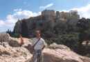 Laurent sur le rocher sacr au pied du Parthnon