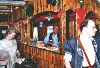 La maraine de Laurent et un aramilli au Traclet Bar